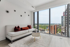 Comfort Suite | Living area | 50-inch Smart TV with digital channels, Netflix, streaming services - Waterfront Yorkville Haven (Toronto)