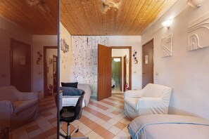 2 slaapkamers, een strijkplank/strijkijzer, gratis wifi, beddengoed