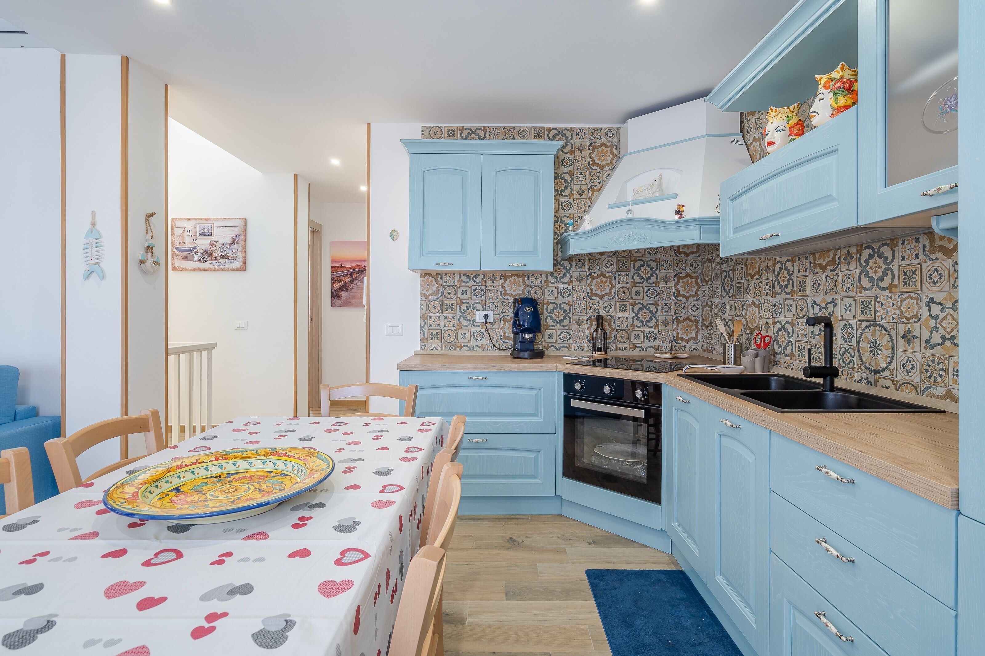 Fridge, oven, stovetop, coffee/tea maker