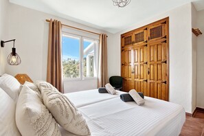 4 bedrooms, iron/ironing board, free WiFi, bed sheets - Villa 'Casa Crystal' with Mountain View, Wi-Fi and Air Conditioning (Javea)