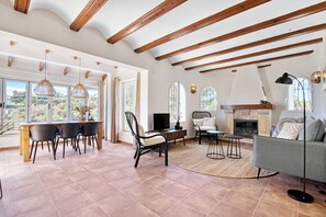 TV - Villa 'Casa Crystal' with Mountain View, Wi-Fi and Air Conditioning (Javea)