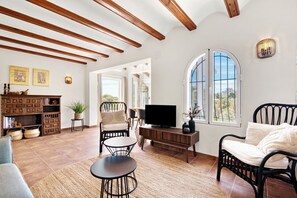 TV - Villa 'Casa Crystal' with Mountain View, Wi-Fi and Air Conditioning (Javea)