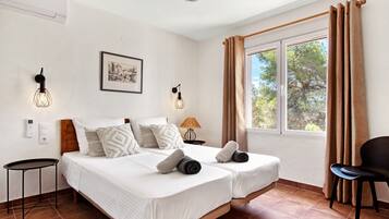 4 bedrooms, iron/ironing board, free WiFi, bed sheets