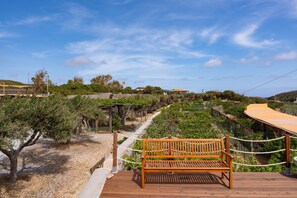 Property grounds - Apartment 'Lavender' with Sea View, Wi-Fi and Air Conditioning (Milos)