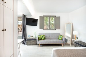 1 bedroom, free WiFi, bed sheets - Apartment 'Lavender' with Sea View, Wi-Fi and Air Conditioning (Milos)