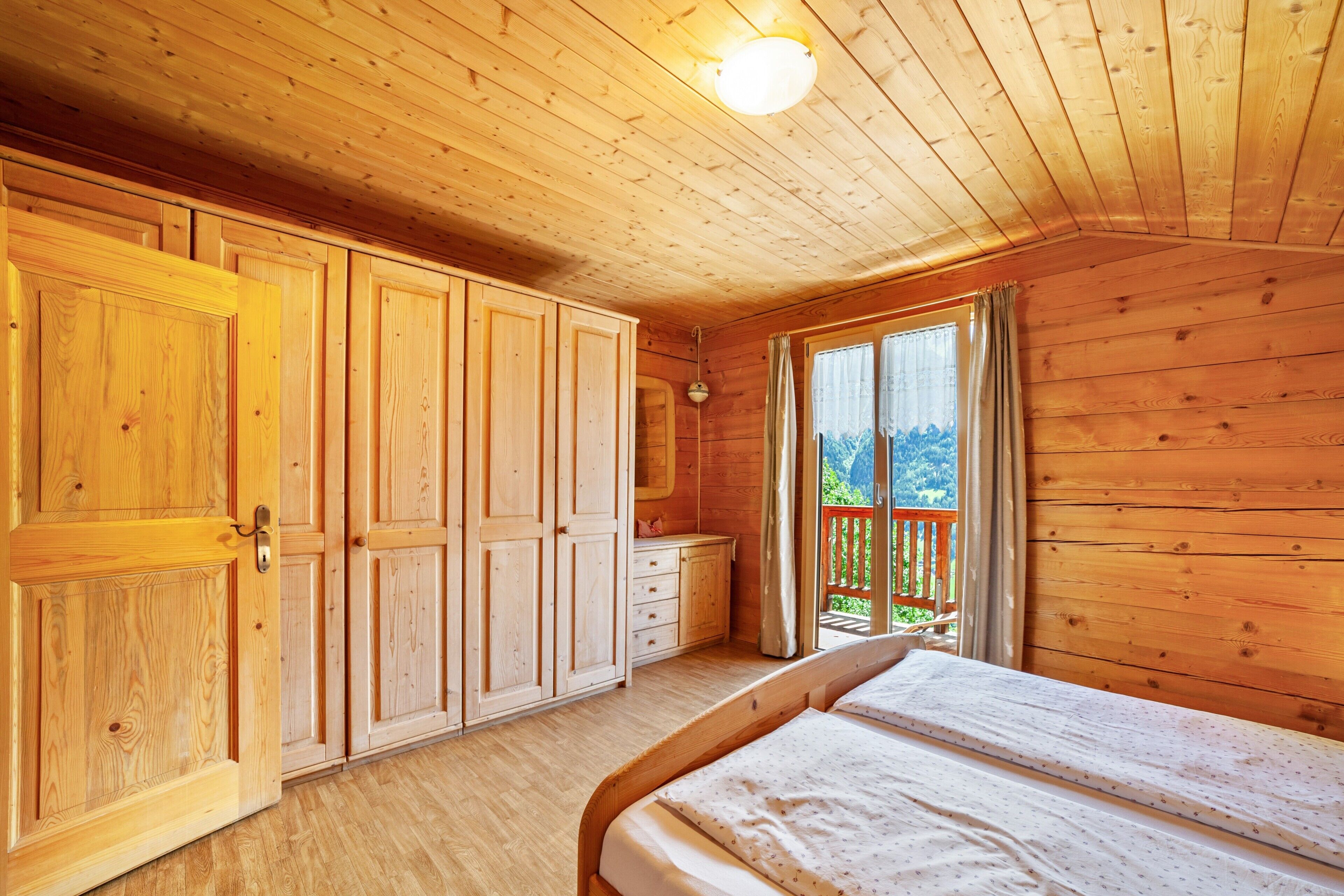 1 bedroom, bed sheets