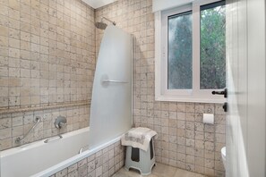 Shower, hair dryer, towels - Villa 'Eleanor Geni' with Sea View, Wi-Fi and Air Conditioning (LEFKADA)