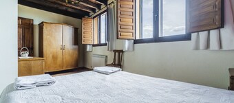 Chalet 'La Pedraja De Atapuerca' met bergzicht, privéterras en privétuin