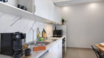 冰箱、微波炉、烤箱、炉灶