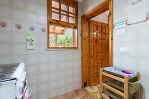 Interior - Apartment 'Villa Rosa, Relax Place' with Sea View, Wi-Fi and Air Conditioning (Conversano)