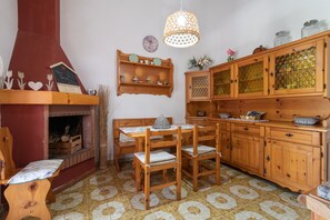 Dining - Apartment 'Villa Rosa, Relax Place' with Sea View, Wi-Fi and Air Conditioning (Conversano)