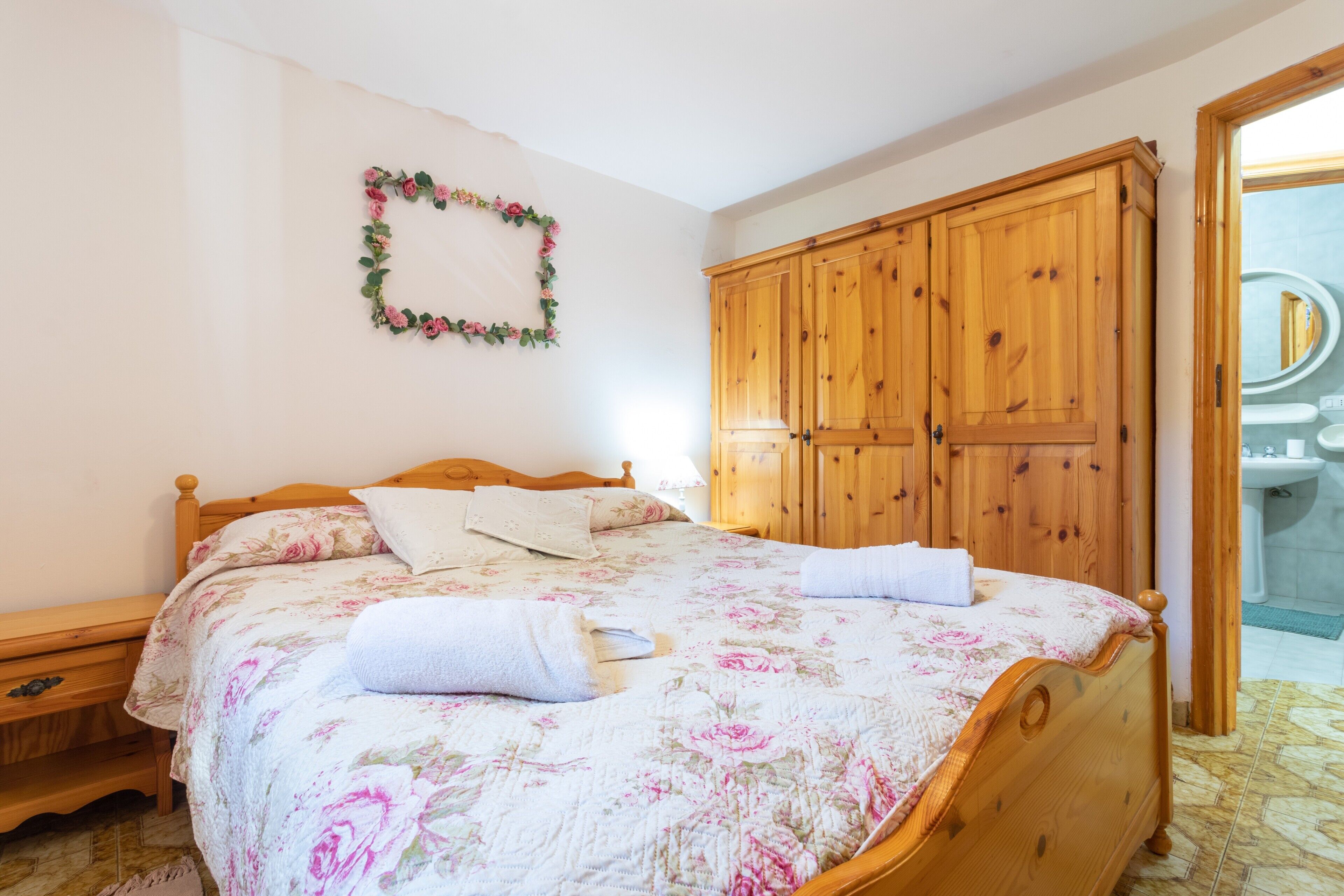 3 多间卧室、熨斗/熨衣板、免费 WiFi、床单