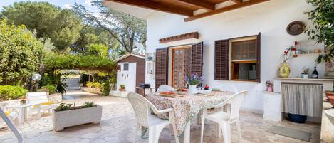 تناول الطعام بالخارج