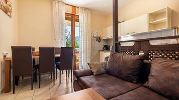 TV, mesa de pingue-pongue