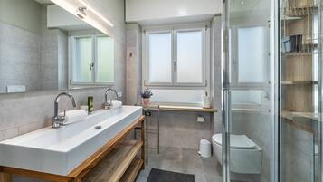 Doccia, asciugacapelli, asciugamani