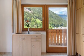 Interior - Apartment 'Wohnung 1' with Mountain View, Shared Garden and Wi-Fi (Sarentino)