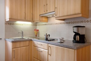 Fridge, stovetop, coffee/tea maker, toaster