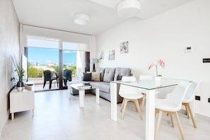 Een televisie en een dvd-speler