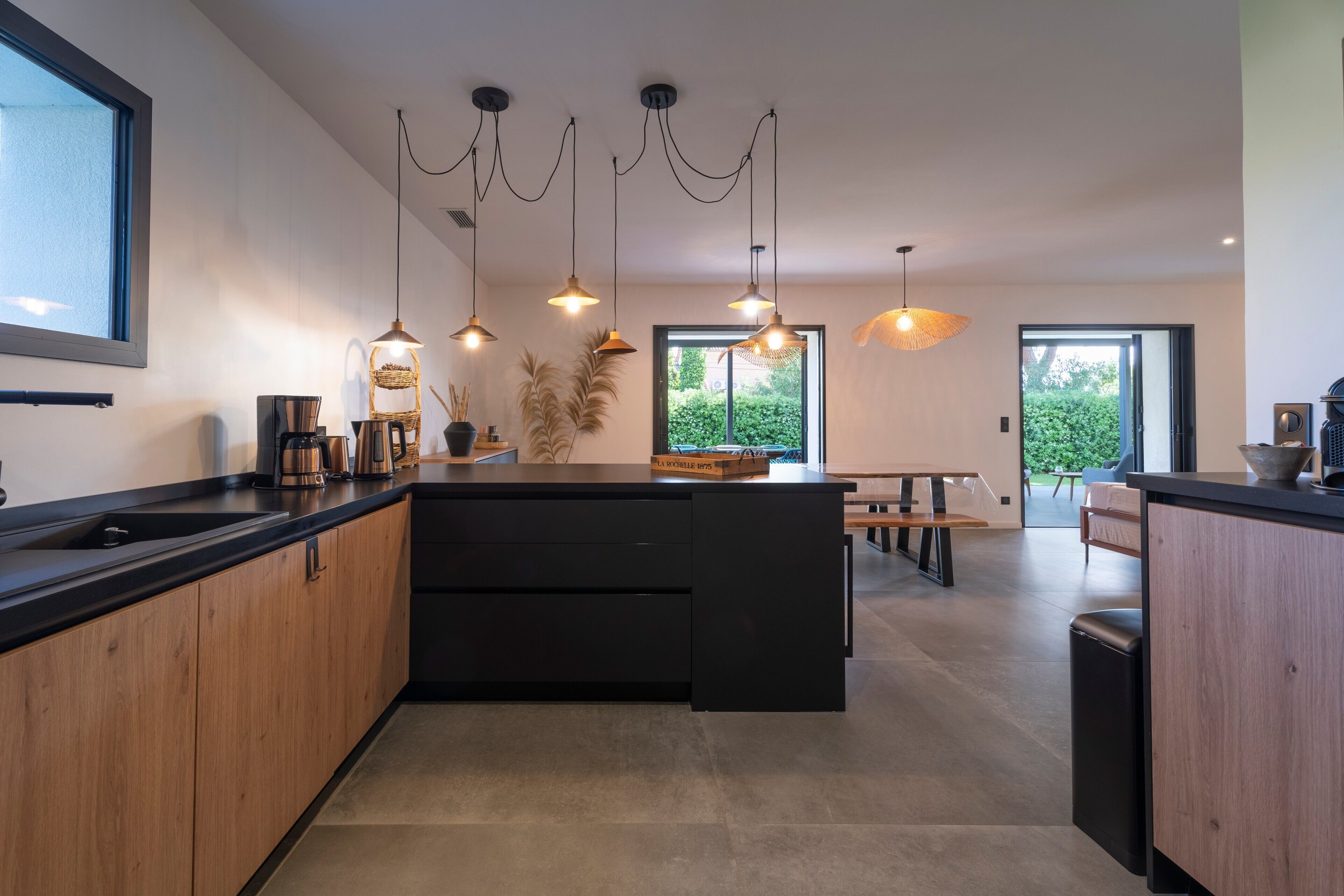 Geladeira, micro-ondas, fogão, cooktop