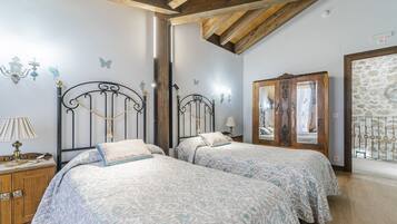 5 slaapkamers, een strijkplank/strijkijzer, gratis wifi, beddengoed