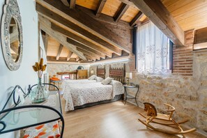 5 habitaciones, tabla de planchar con plancha y wifi gratis 