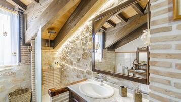 Een douche, een haardroger, handdoeken