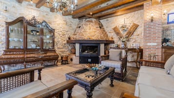 TV, fireplace, ping pong