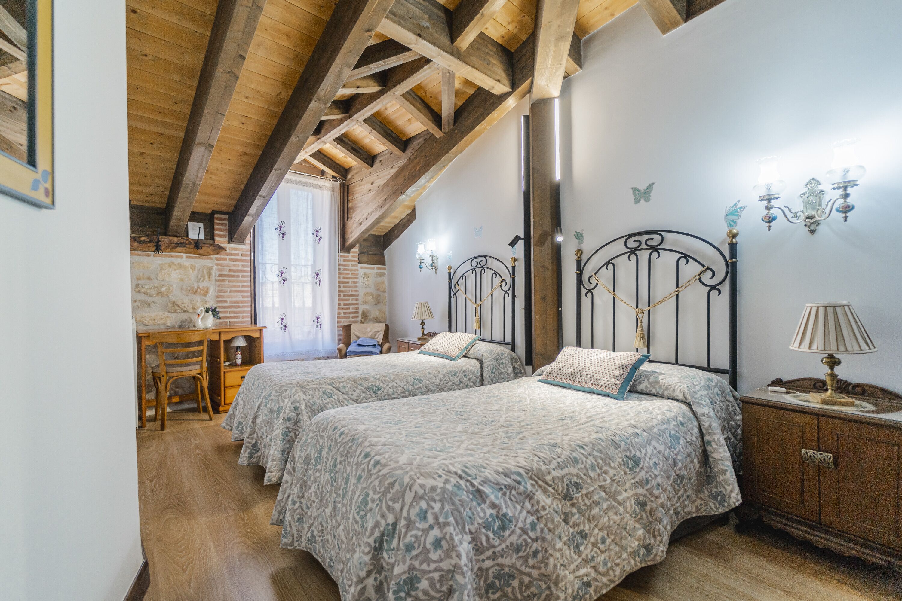 5 bedrooms, iron/ironing board, free WiFi, bed sheets