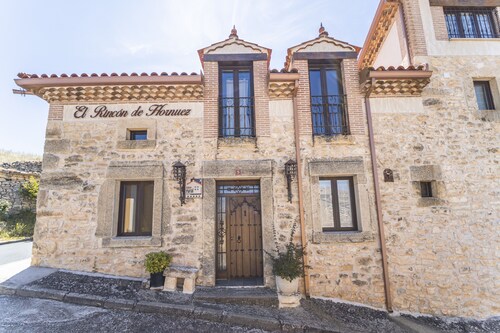 Holiday Home 'El Rincón De Hornuez' with Mountain View, Balcony and Wi-Fi