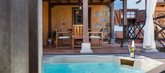 Holiday Home 'La Casona De La Rambla' with Sea View, Private Garden, Hot Tub