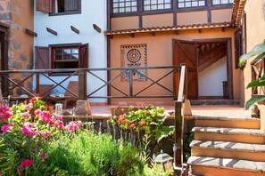 Property grounds - Vacation Home 'La Casona De La Rambla' with Sea View, Private Garden, Hydromassage bathtub (San Juan de la Rambla)