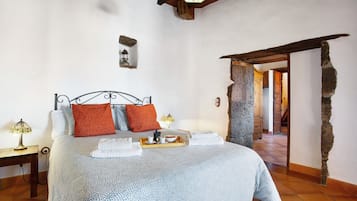 4 slaapkamers, een strijkplank/strijkijzer, gratis wifi, beddengoed
