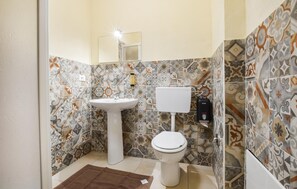 Douche, sèche-cheveux