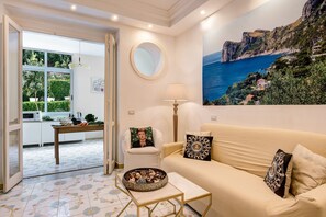 TV - Apartment 'Rooftopnerano - Amazing Sea View' with Sea View, Wi-Fi and Air Conditioning (Marina del Cantone)