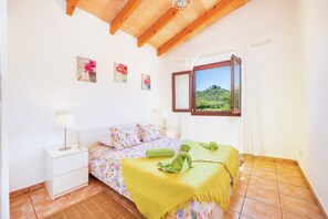 2 bedrooms, free WiFi, bed sheets - Country House 'Sis Quartons' with Private Pool, Wi-Fi and Air Conditioning (Capdepera)