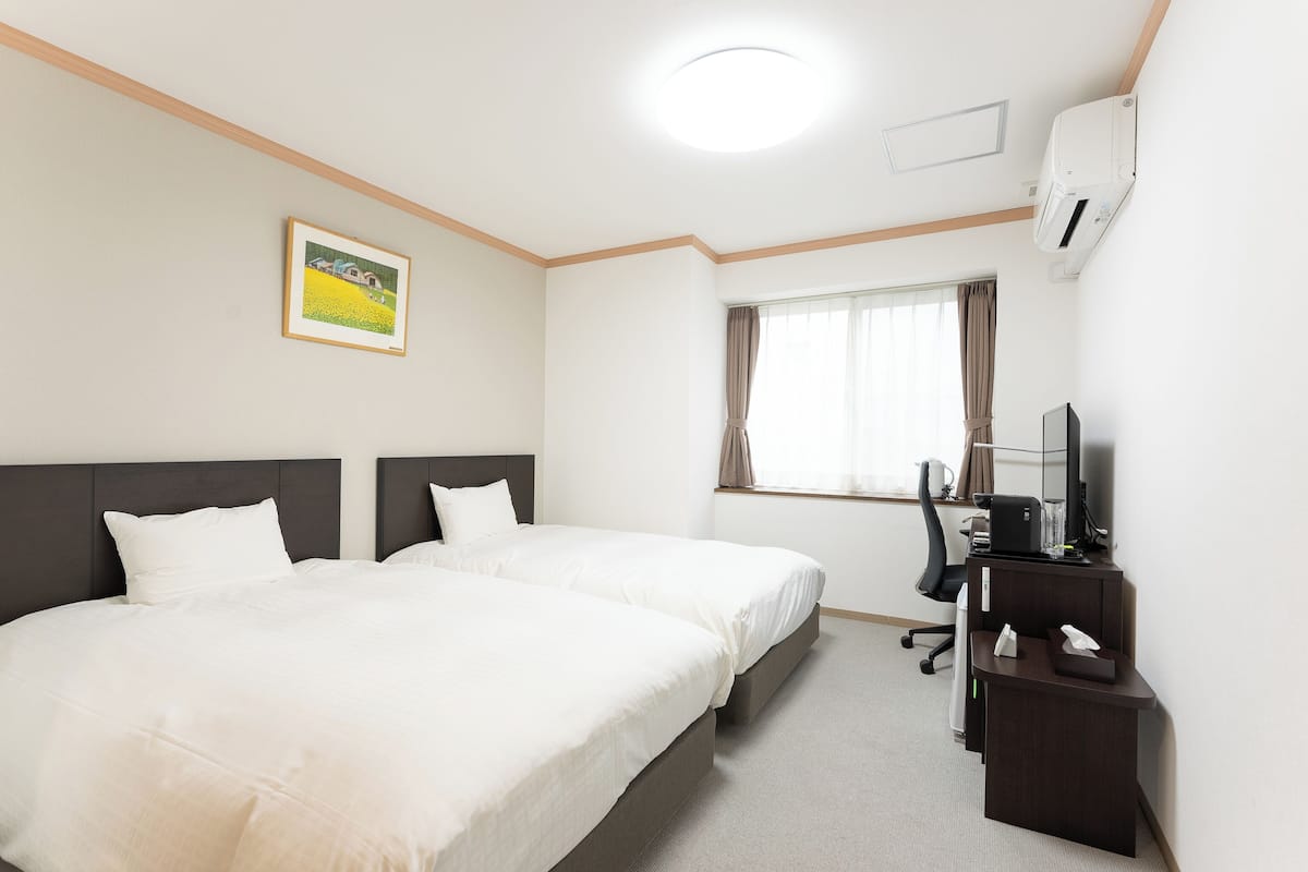 Twin Room, Non Smoking | Iron/ironing board, free WiFi