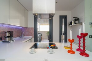 Fridge, oven, stovetop, dishwasher - Holiday Home 'Pegaso Playa De Albir' with Sea View, Wi-Fi and Air Conditioning (El Albir)