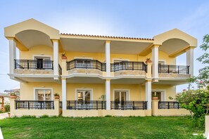 Exterior - Apartment In A Hotel 'Kosmos Studio 6' with Shared Terrace, Wi-Fi and Air Conditioning (Corfu)