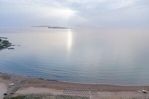 Una spiaggia nelle vicinanze