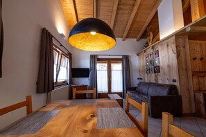 TV - Apartment 'Gerry House' with Mountain View, Balcony and Wi-Fi (Livigno)