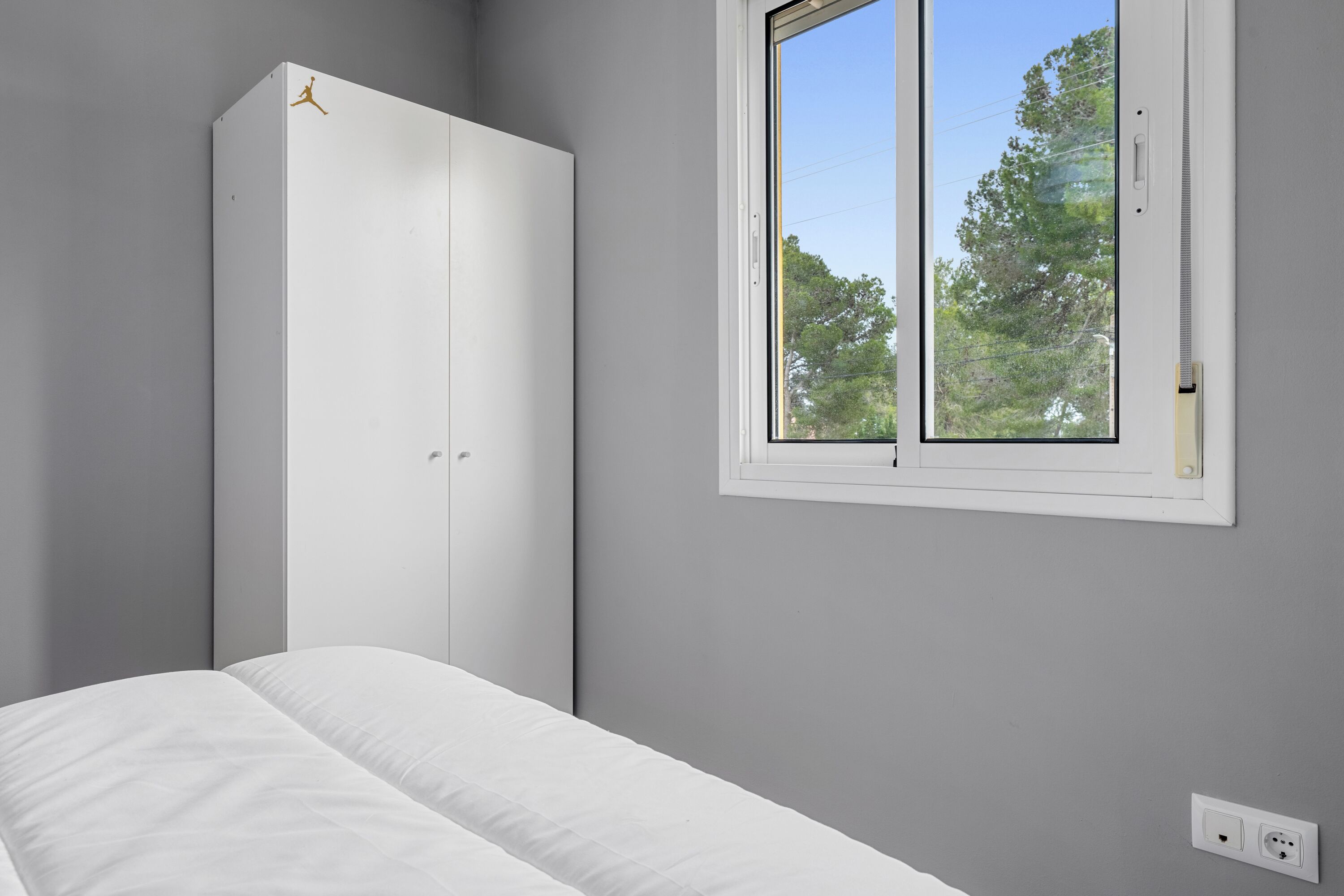 3 slaapkamers, een strijkplank/strijkijzer, gratis wifi, beddengoed