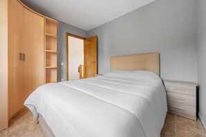 3 dormitorios, tabla de planchar con plancha, wifi gratis y ropa de cama