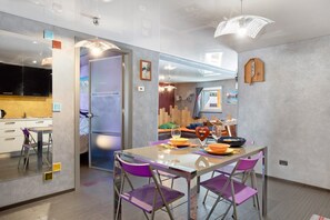 Dining - Apartment 'Maison De La Musique' with Mountain View, Shared Terrace and Wi-Fi (Cogne)