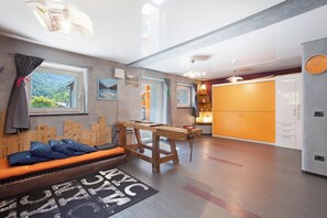 Interior - Apartment 'Maison De La Musique' with Mountain View, Shared Terrace and Wi-Fi (Cogne)