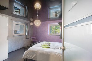 1 slaapkamer, een strijkplank/strijkijzer, gratis wifi, beddengoed