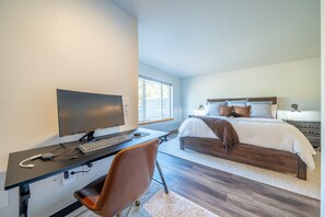 3 bedrooms, desk, iron/ironing board, free WiFi