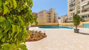A swimming pool surrounded by potted plants and buildings. - Studio Apartment 'Torremolinos Dream Sea Views' with Sea View, Wi-Fi & Air Conditioning. (Torremolinos)