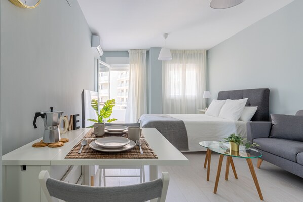 1 habitación, tabla de planchar con plancha, wifi gratis y ropa de cama 