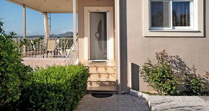 Country House 'Villa Ermina Paleros' with Wi-Fi and Air Conditioning