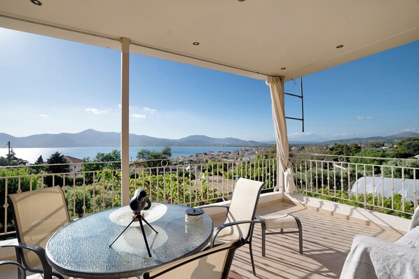 Outdoor dining - Country House 'Villa Ermina Paleros' with Wi-Fi and Air Conditioning (Palairos)